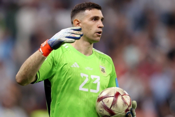 莫佩調(diào)侃撞傷萊諾成就大馬?。骸半y道他不應(yīng)該對(duì)我心存感激嗎？”